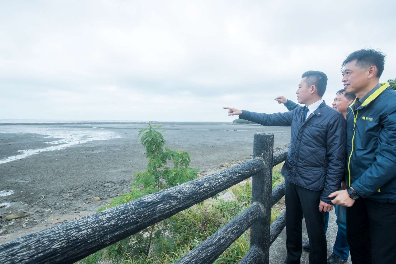 林智堅市長視察日落大道未來生態鳥島設置點