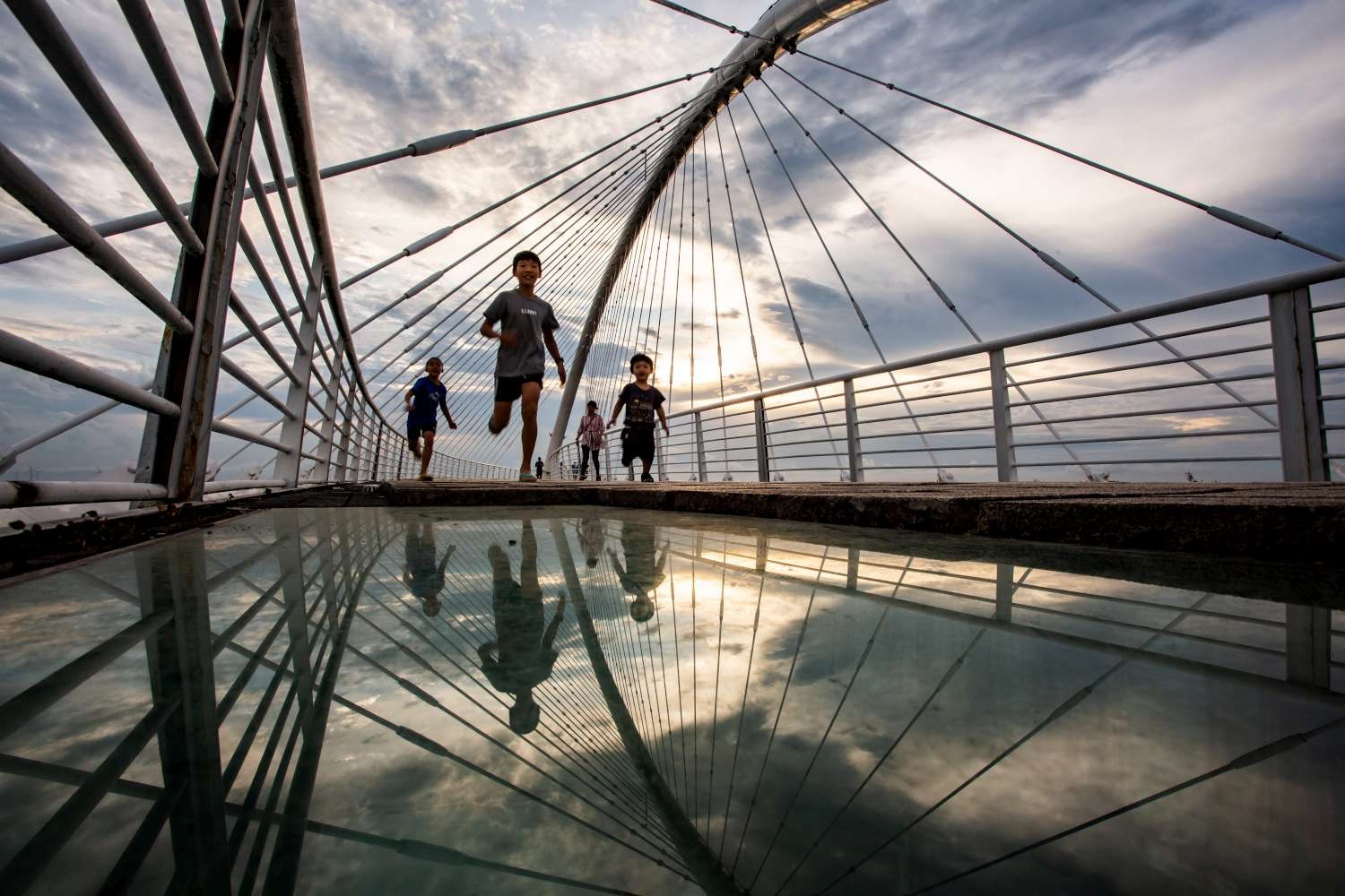 4.橋上玻璃反射取景，圖片由林建宏先生提供，取自新竹生活。|