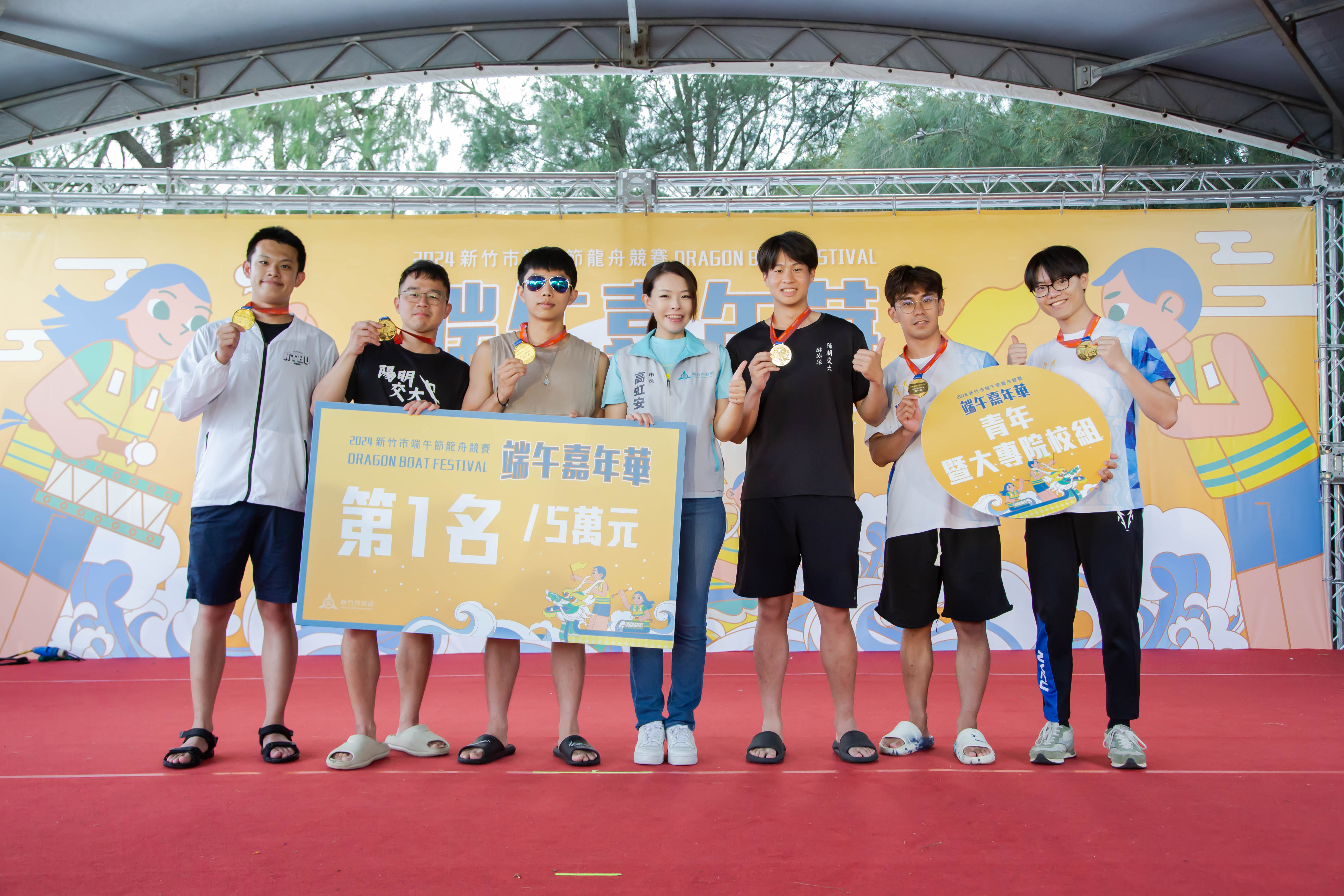 青年大專組第一名臺清交泳隊。
