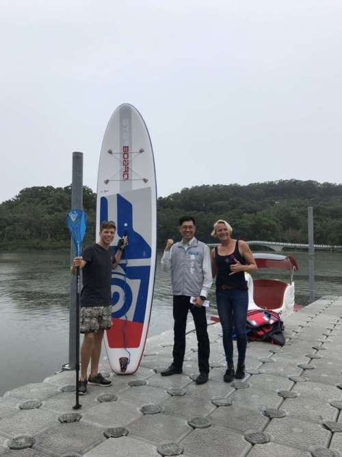 新竹市青草湖立式划槳回來了　加碼推出天鵝船提供遊客新選擇