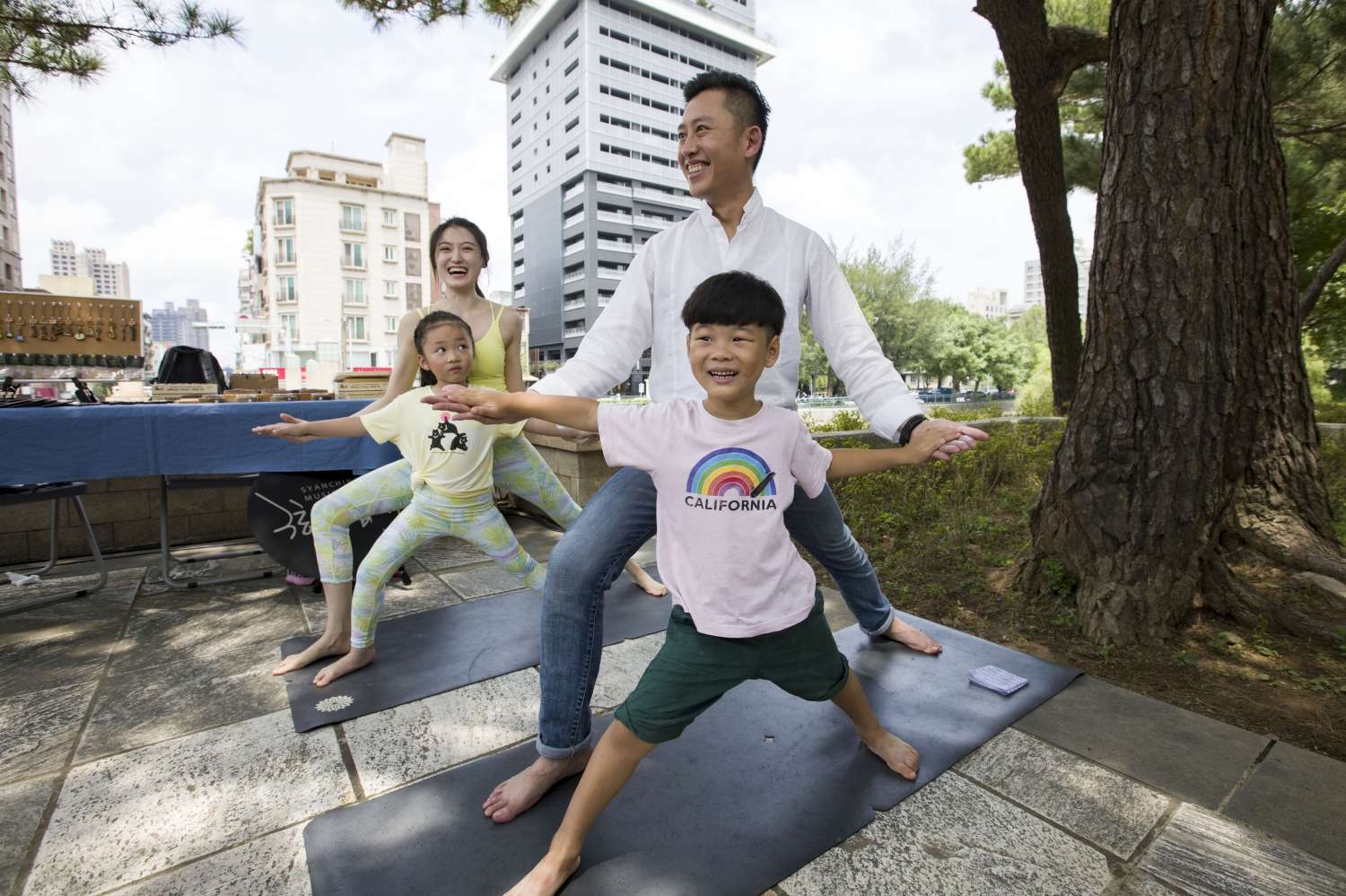 圖四：林智堅市長體驗親子瑜珈