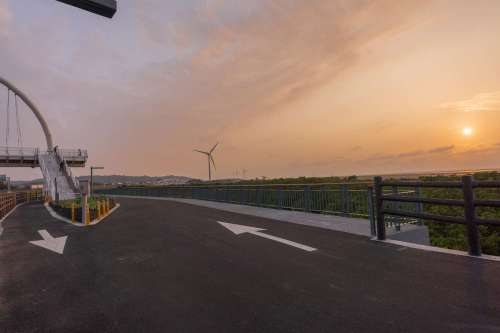 全新17公里海岸自行車道平坦舒適。